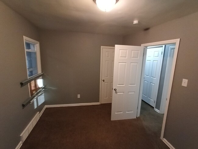 Building Photo - 3 bedroom 1 bath bungalow now available! -...