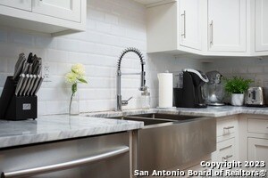 Building Photo - 626 E Woodlawn Ave