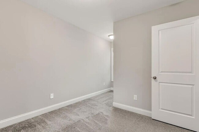 Building Photo - Like-new home located at the heart of the ...