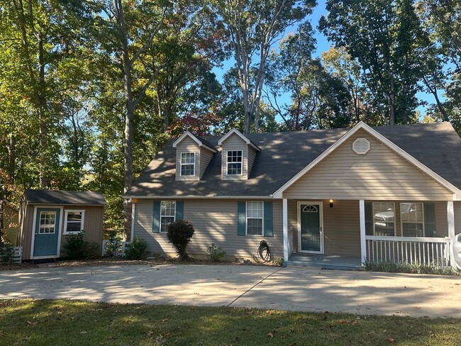 Primary Photo - Charming 3-Bedroom Home Near Lake Lanier!