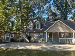 Building Photo - Charming 3-Bedroom Home Near Lake Lanier!