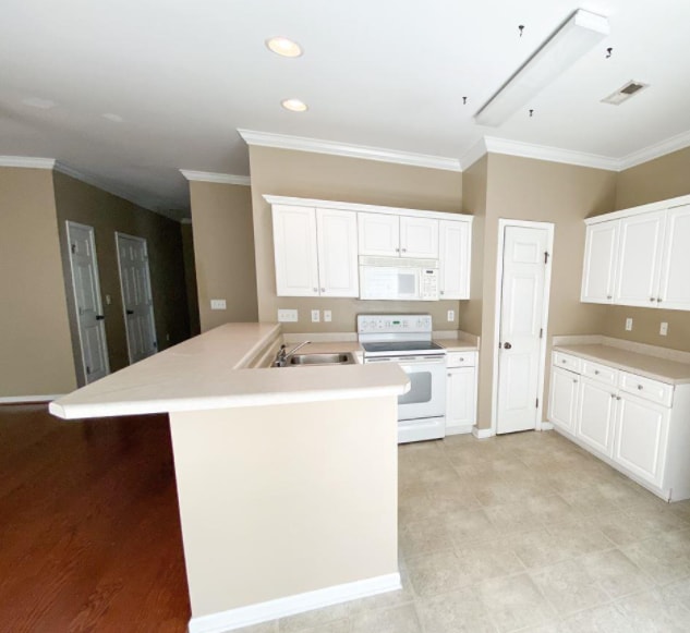 Building Photo - 1131 Castlemaine Dr