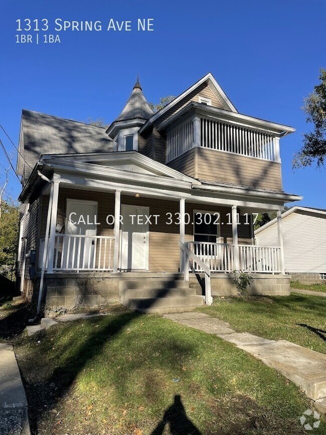 Building Photo - One bedroom One bathroom first level apart...