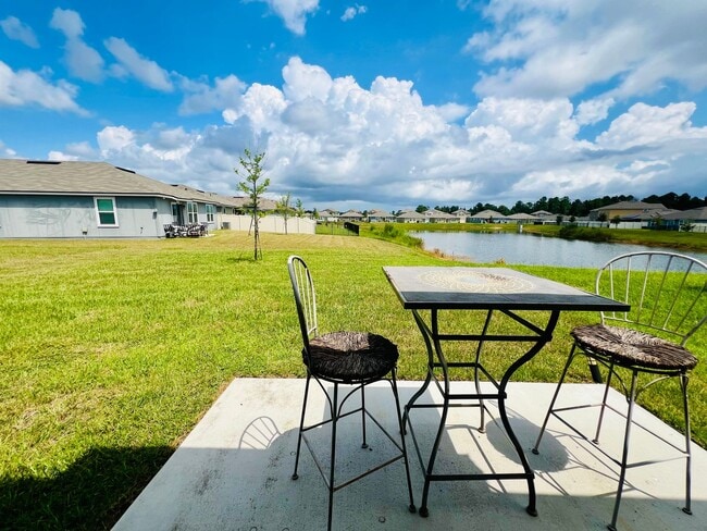 Building Photo - Available 11/1/24 Three bedroom two bath h...