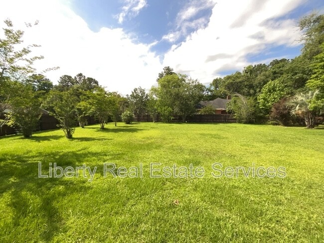 Building Photo - 380 Tremain Dr