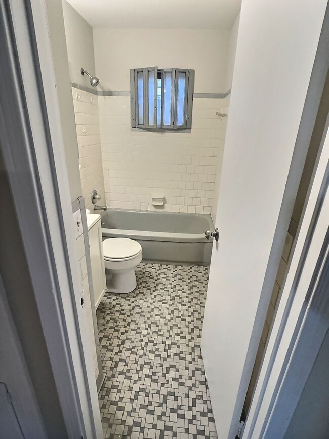 Building Photo - For Rent in Montgomery! First month's rent...