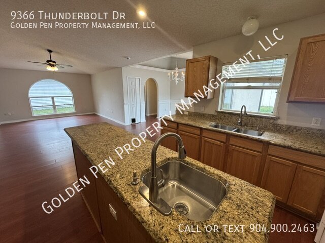 Building Photo - 9366 Thunderbolt Dr