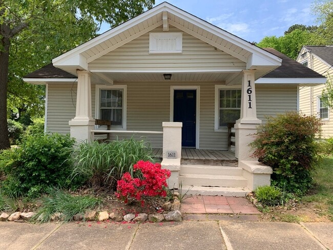 Building Photo - SHORT TERM HOME RENTAL AVAILABLE IN DESIRABLE HAYES BARTON/MIDTOWN--RANCH--3 BEDROOMS-2 BATHS--RO...