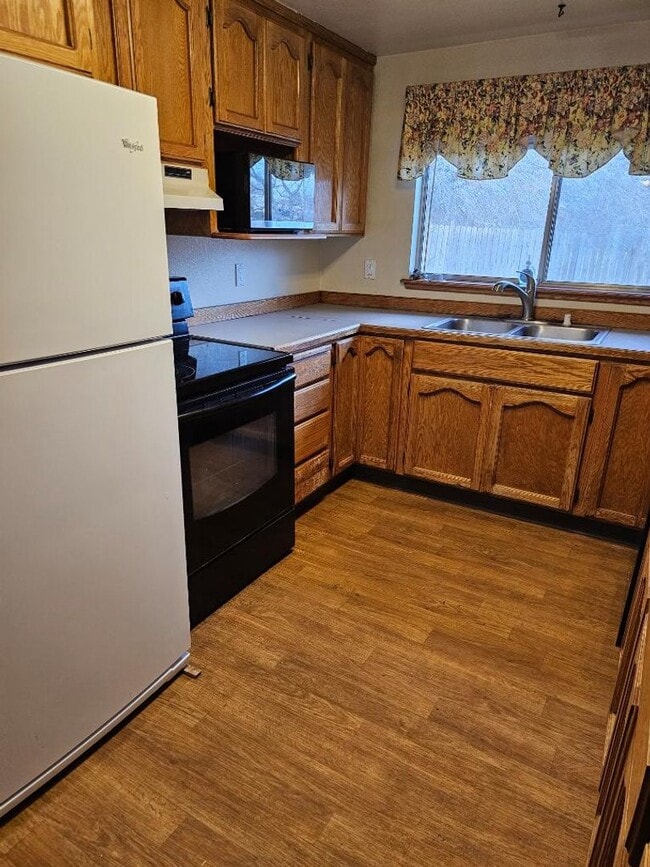 Building Photo - 3Br/1 Bath Home in Susanville