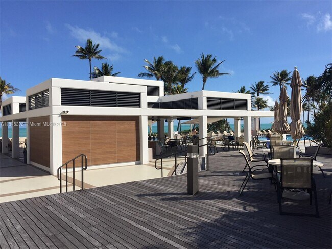 Building Photo - 251 Crandon Blvd