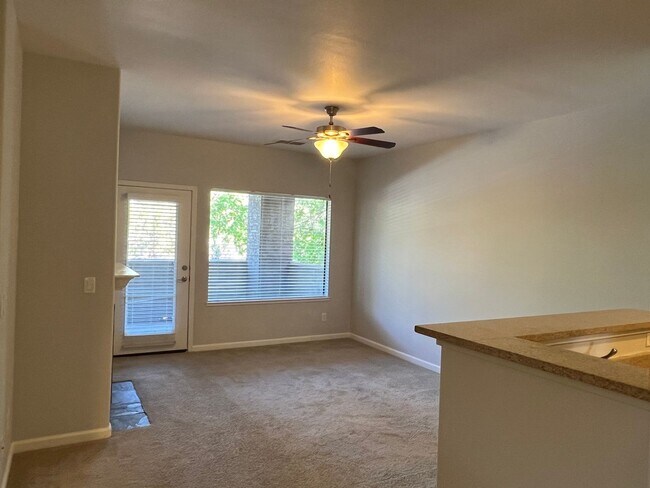 Building Photo - Beautiful 2-bedroom, 2 bath Condo in Gated...