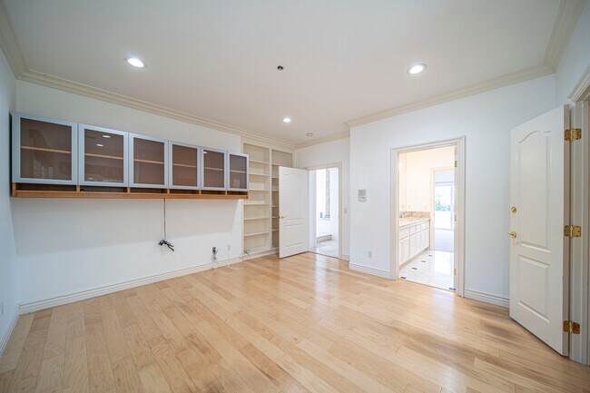 Building Photo - 1160 N Easley Canyon Rd
