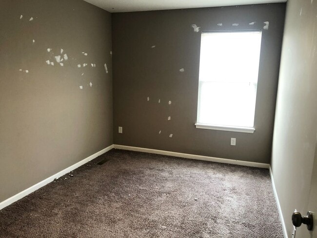 Building Photo - Newer 3 Bed 2 Car Townhome in Grain Valley