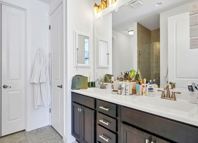 Building Photo - 175 Christian Dr