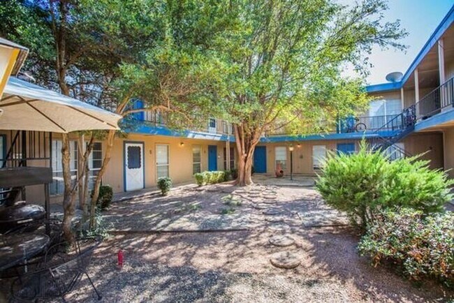 Building Photo - Fall Into A Spacious Home