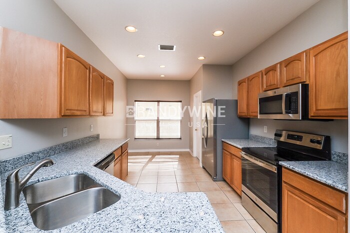 Building Photo - 747 Star Pointe Dr