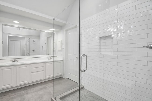 Building Photo - 60 Lakeridge Ct