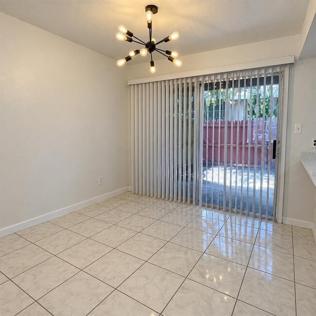 Building Photo - 4022 Henley Rd