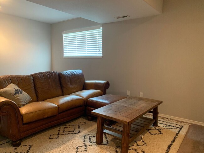 Building Photo - 4 bed 4 bath Erie home 1 mile from downtown and shops!