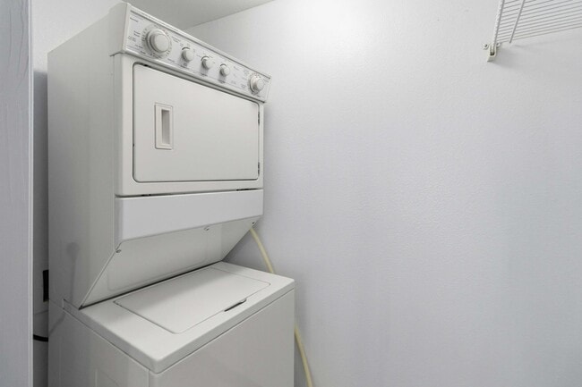 Building Photo - Beautiful Newly Renovated 2/2 Condo at The Waverly on Lake Eola in Downtown Orlando