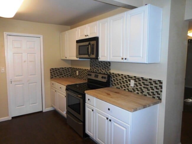 Building Photo - 1668 Pepper Dr