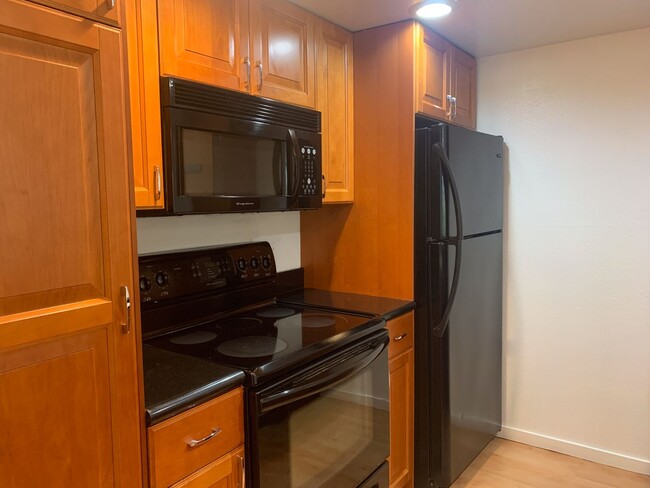 Building Photo - Welcome Home 1 Bd/1 Ba Serene Street - Low...