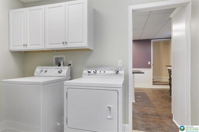 Building Photo - 193 S 4th St