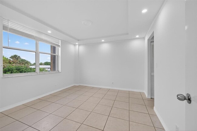 Building Photo - 1050 SE 15th St