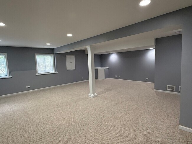 Building Photo - 2250 Stoughton Dr