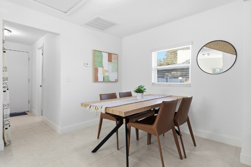 Building Photo - 118 W Sligh Ave