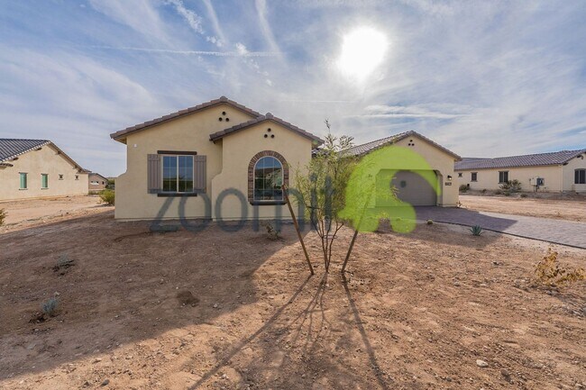 Building Photo - Beautiful Views!