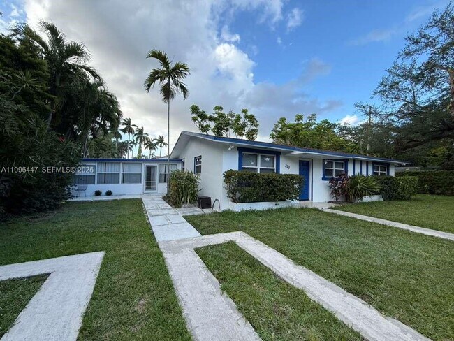 Building Photo - 325 NE 131st St