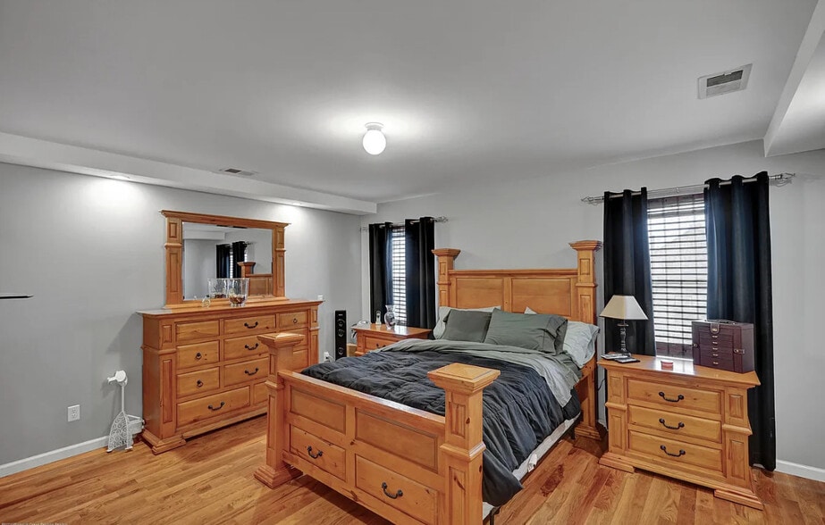 Building Photo - 78 Marne St