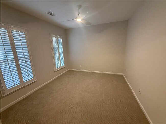 Building Photo - 1460 Vinery Ave