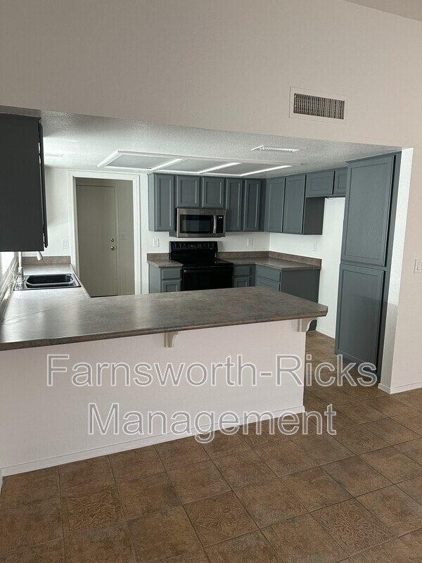 Building Photo - 5406 E Emerald Ave