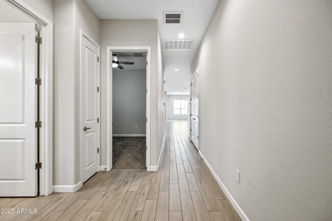Building Photo - 2320 E Saguaro Park Ln