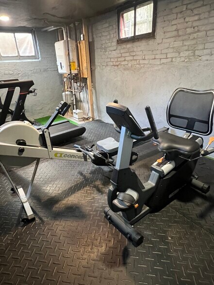 Building Photo - 27 Taber Ave