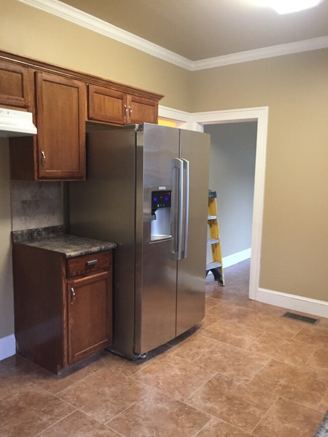 Building Photo - CHARMING REMODELED HIGHLAND HOME