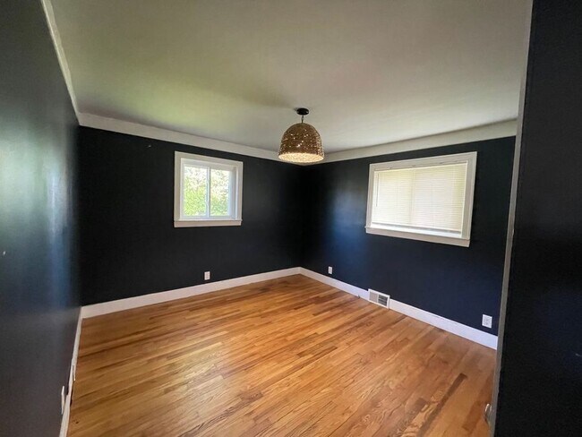 Building Photo - 22011 Maple-