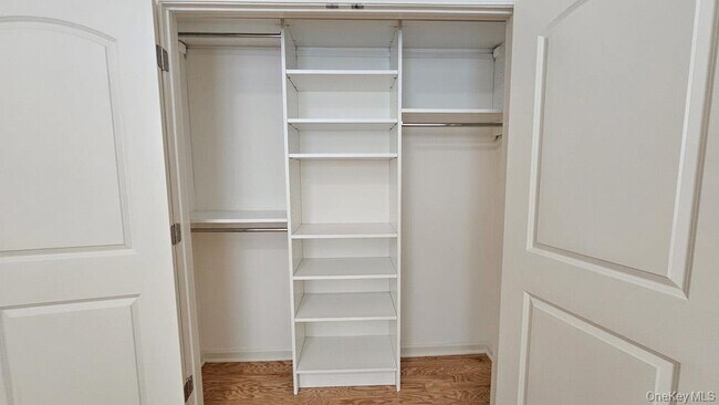 Building Photo - 208 Canter Ct