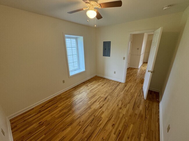 Building Photo - 31 Sumner Ln