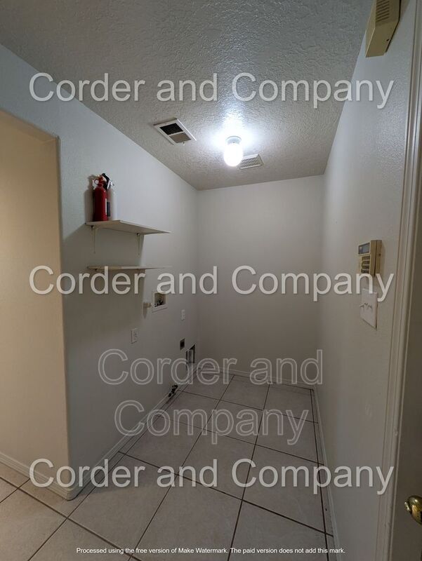 Building Photo - 11243 Campo Del Oso Ave NE