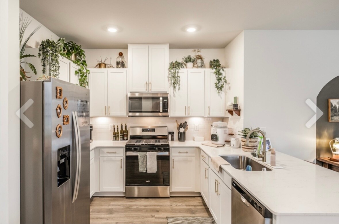 Building Photo - 7355 Lang Ave