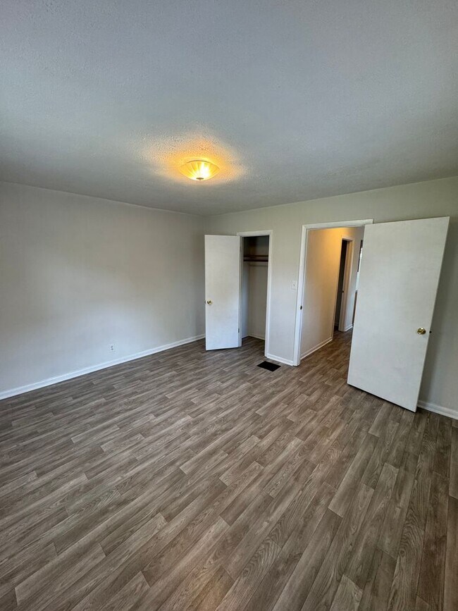 Building Photo - 5th 230-232
