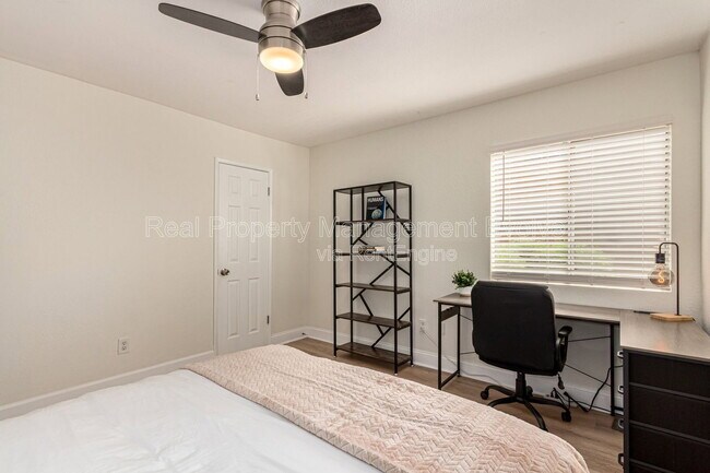 Building Photo - 5877 N Granite Reef Rd
