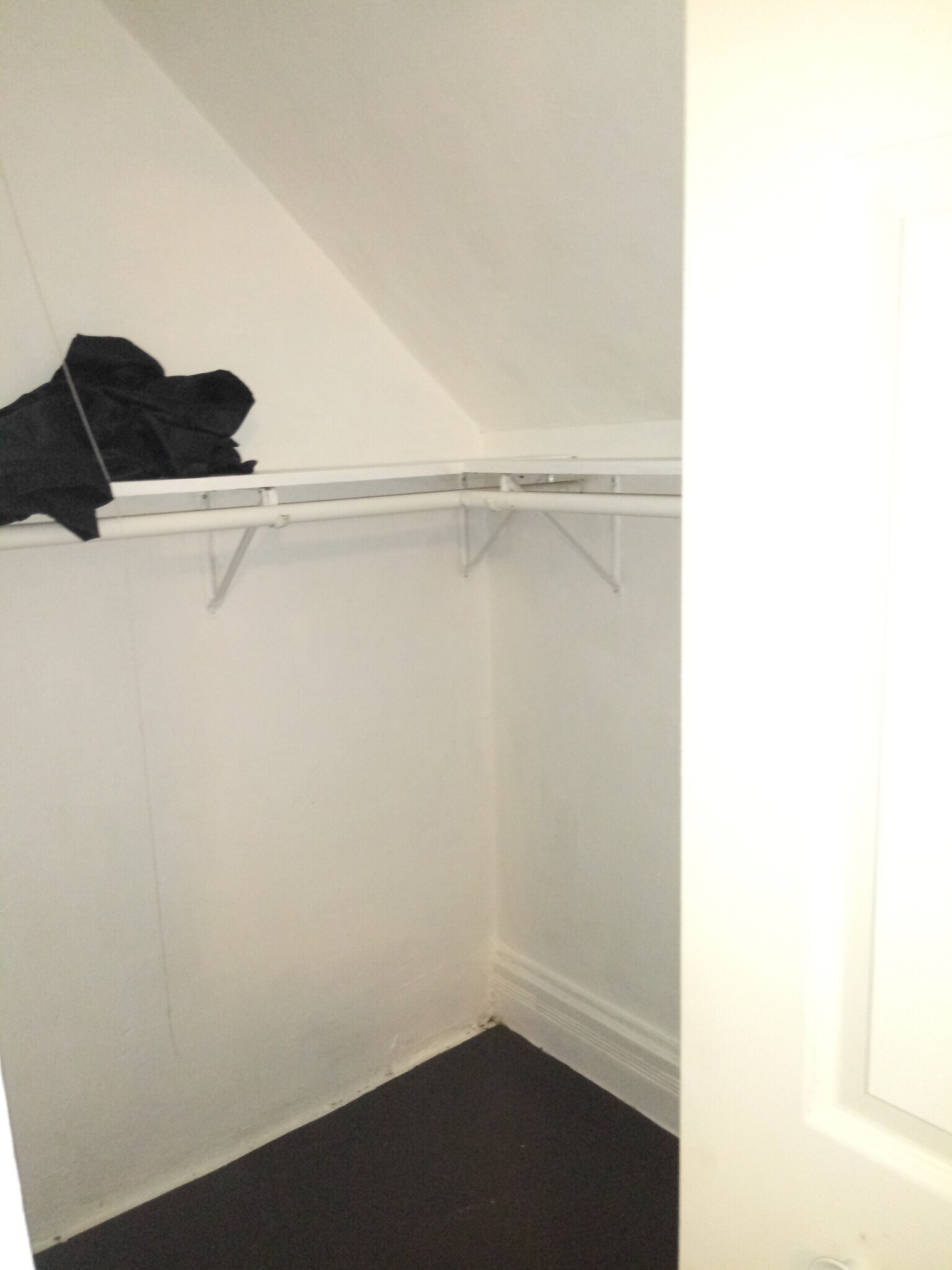 closet - 520 Lawrence Ave