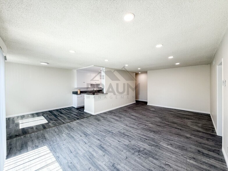 Building Photo - 6039 Whitsett Ave