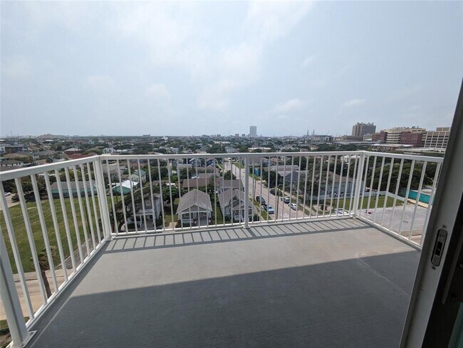 Building Photo - 500 Seawall Blvd