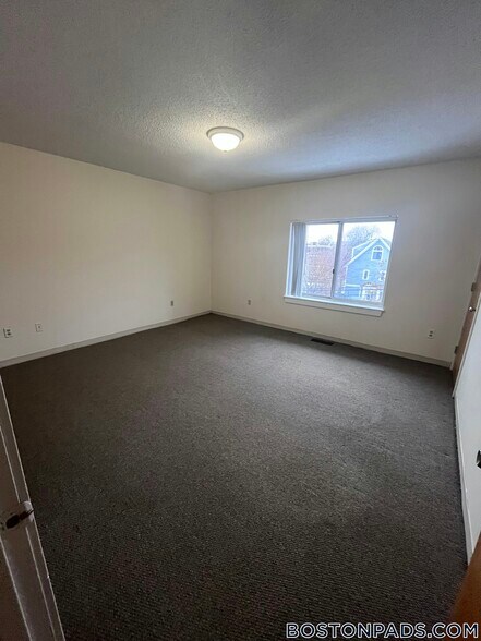 Building Photo - 152 N Beacon St