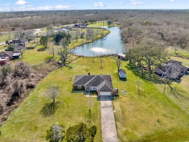 Building Photo - 140 Lakewood Dr